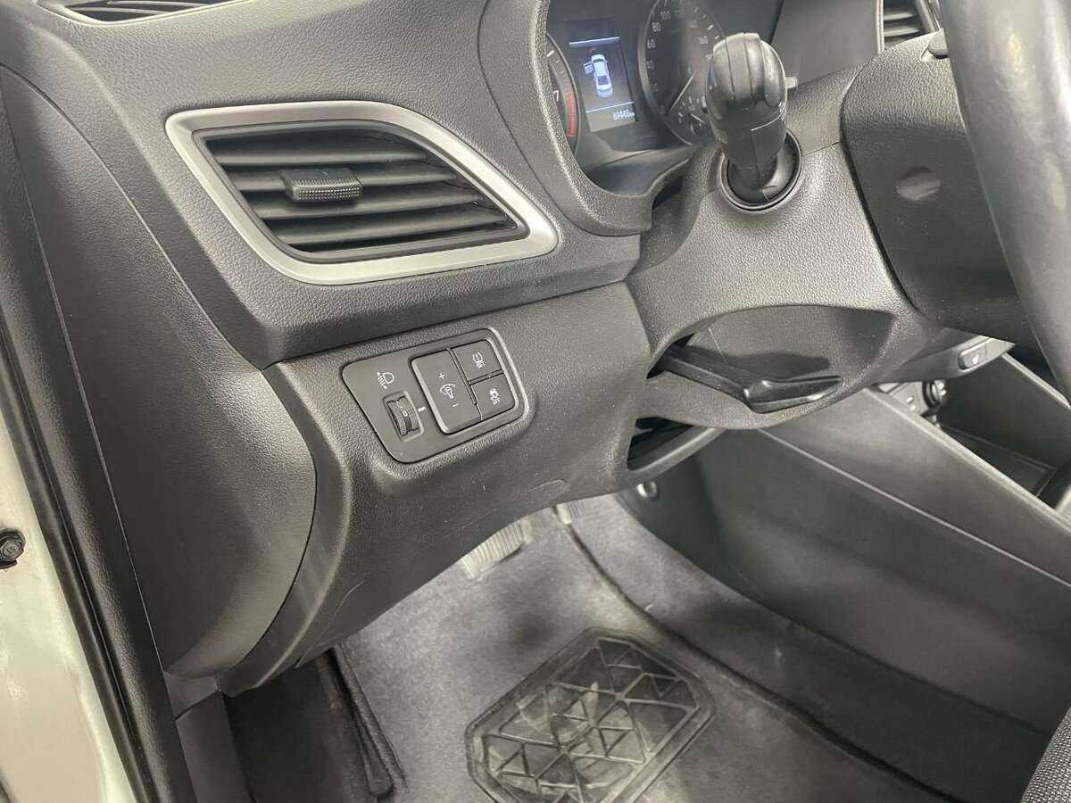 Купить Hyundai Solaris, 2018, 69 242 км, фото №9
