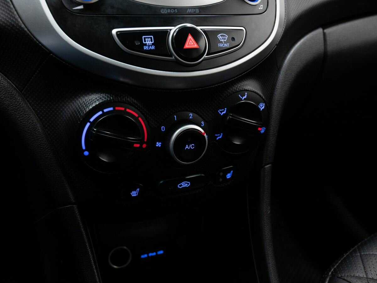 Купить Hyundai Solaris, 2013, 350 000 км, фото №17