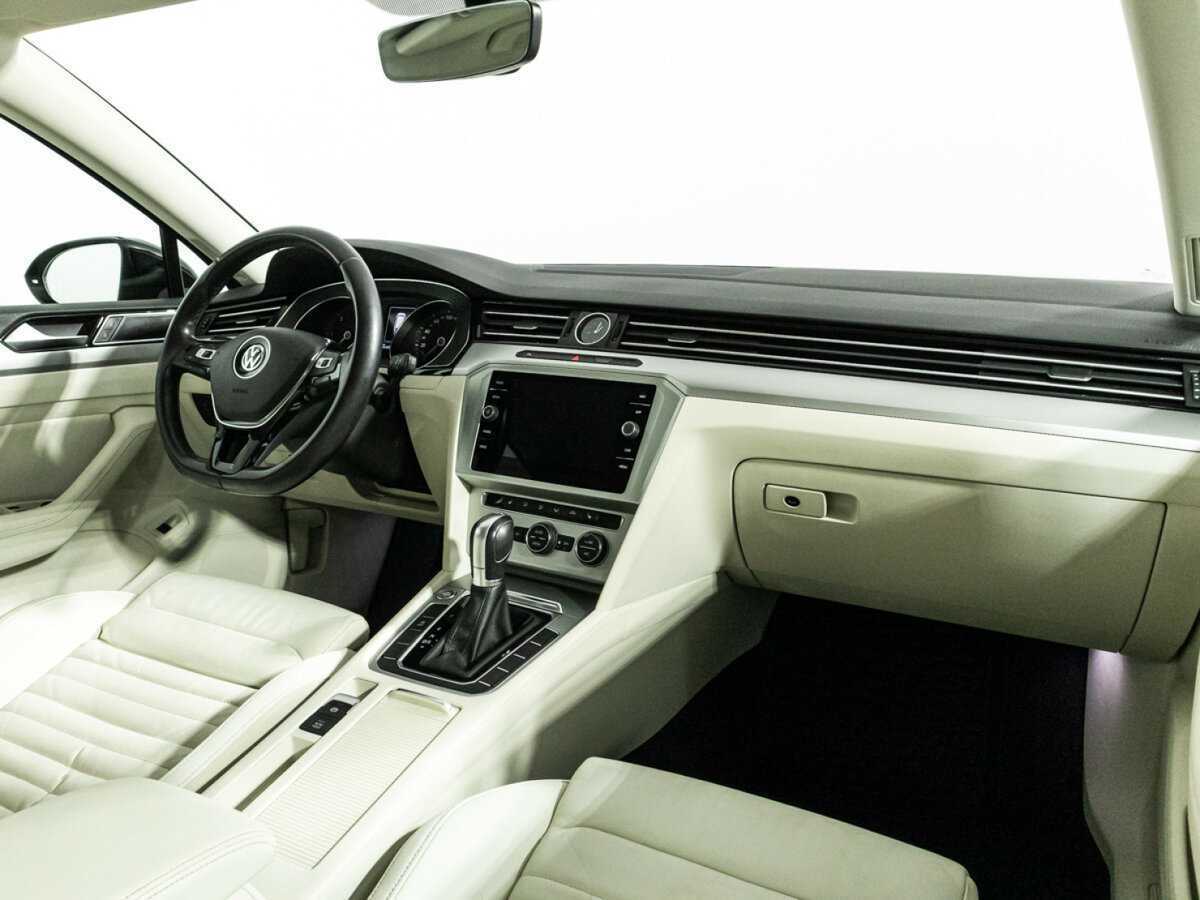Купить Volkswagen Passat, 2018, 93 196 км, фото №9